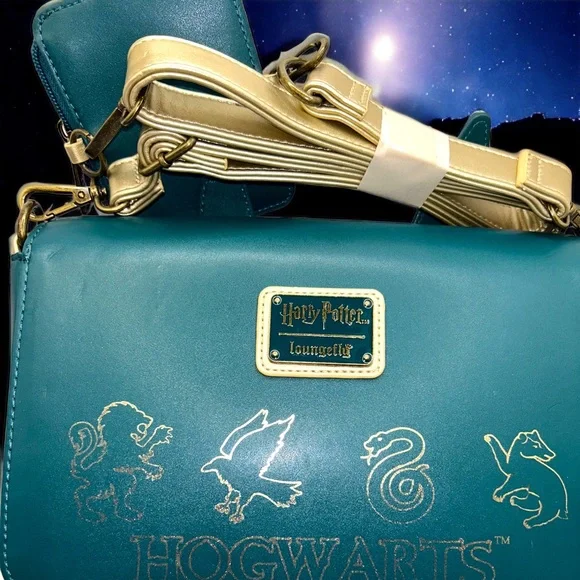 Harry Potter Golden Hogwarts Castle Crossbody Bag& Accordion Wallet - Picture 4 of 8